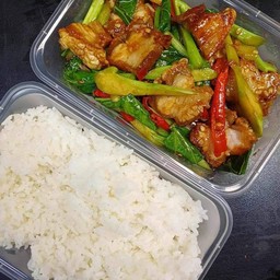 Set คะน้าหมูกรอบ+ข้าวหอมมะลิ ฟรีไข่ดาว!!!