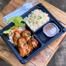 [อร่อยซ่ากับโค้ก] ข้าวไก่กรอบซอส BBQ +  โค้ก ออริจินัล (กระป๋อง)