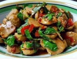 ข้าวกระเพราลูกชิ้นเนื้อ+ท๊อปปิ้ง