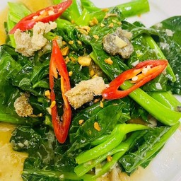 คะน้าฮ่องกงผัดปลาเค็ม