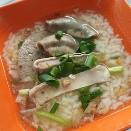 ข้าวต้มเครื่องในหมู