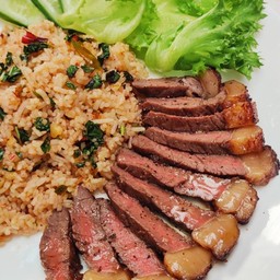 ข้าวคลุกกะเพรา หน้าเนื้อออสย่าง size อิ่มเบาๆ