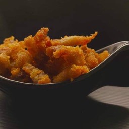 เนื้อหมูทอดกระเทียม100g