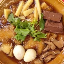 ร้านขนมหวานบ้านแม่และข้าวต้มนายตั้น