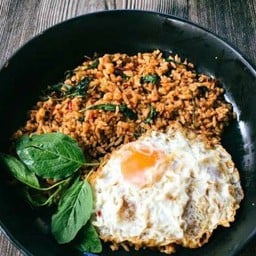 กะเพราหมูสับคลุกข้าว