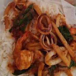 ผัดพริกแกงรวมใส่หน่อไม้(ราดข้าว)