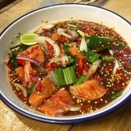 ยำแซลมอนปลาร้า