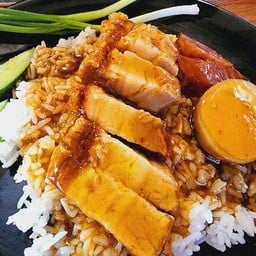 ข้าวหมูกรอบ