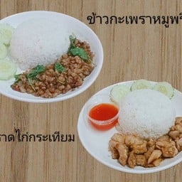 ข้าวกะเพราหมูสับพริกแห้ง+ข้าวราดไก่กระเทียม
