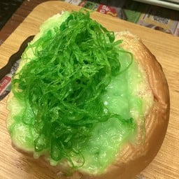 ปังนึ่งไส้ทะลักสังขยาใบเตยฝอยทองใบเตย