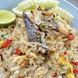 ข้าวผัดปลาทูทรงเครื่อง