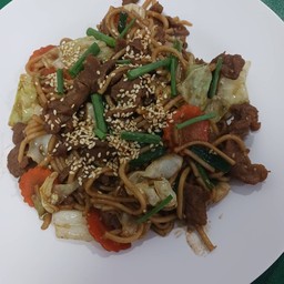 ยากิโซบะเนื้อ