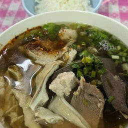 เกาเหลาเลือดหมู ก๋วยจั๊บน้ำข้น ก๋วยเตี๋ยวหมู(ป้าหน่อย)