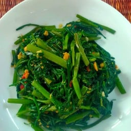 ผัดผักบุ้งไฟแดง