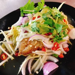 ยำปลาอินทรีเค็ม