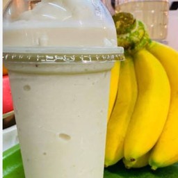 กล้วยปั่นนมสด. Banana with milk