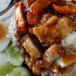 ข้าวหมูแดง หมูกรอบ