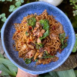 มาม่าผัด (ระบุซอสและเนื้อสัตว์)