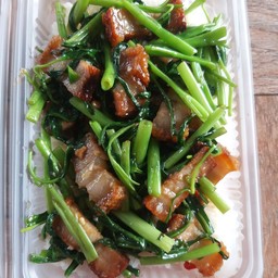 ผักบุ้งหมูกรอบ