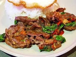 ข้าวกระเพาเนื้อ