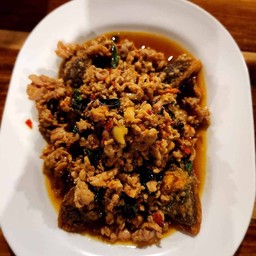 กะเพราไข่เยี่ยวม้า (เป็นกับ)