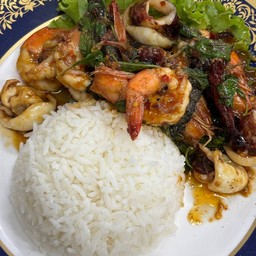 กะเพรา ราดข้าว