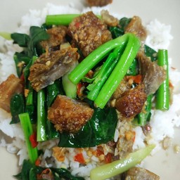 ข้าวราดผัดคะน้า