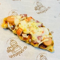 ครอฟเฟิลพิชซ่าแอมไส้กรอกปูอัดชีส