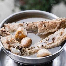 :ต้มพริกไทกระเทียมกระดูก