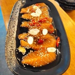 แซลมอนดอง + ข้าวญี่ปุ่น + สาหร่าย