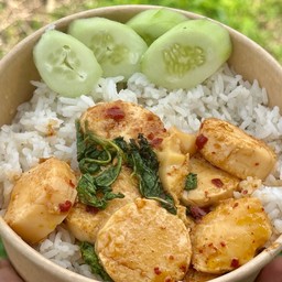 ข้าวกะเพราเต้าหู้ไข่ทอด
