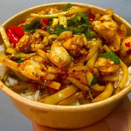 กะเพาหน่ไม้ไก่ราดข้อว