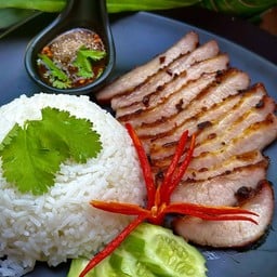 คอหมูที่นุ่มชุ่มฉ่ำ กับ น้ำจิ้มสุดแซ่บ