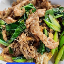 เส้นหมี่ผัดซีอิ้ว หมู