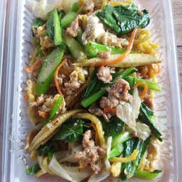 โซบะใส่ไข่หมูสับ