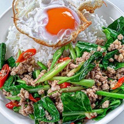 ผัดคะน้า ราดข้าว