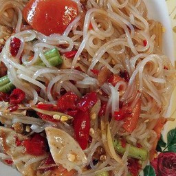 ตำเตี๋ยวเส้นเล็กไส่ลูกชิ้นโกไข่(เส้นเหนี่ยวนุ่ม)