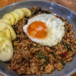 กระเพราหมูสับคลุกข้าว