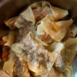 เกิ๊ยวหมูต้ม+นำ้จิ้มสุกี้