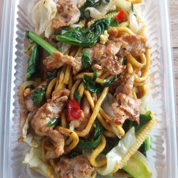 โซบะผัดขี้เมา หมู