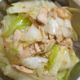 ผัดกะหล่ำปลี หมู หรือ ไก่ กับข้าววว