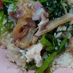 ผักบุ้งขาหมูราดข้าว