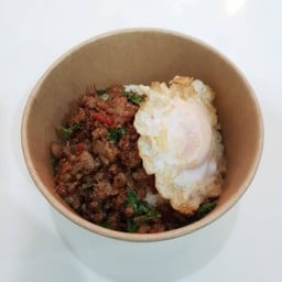 กระเพราเนื้อวัวราดข้าว+ไข่ดาว