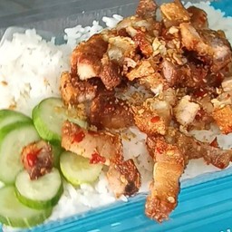 ข้าวราดหมูกรอบคั่วพริกเกลือ