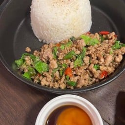 ผัดกะเพรา หมูสับ + ไข่ดอง (ราดข้าว)