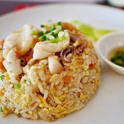ข้าวผัดปลาหมึก
