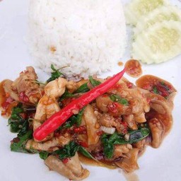 กระเพราไก่ชิ้น