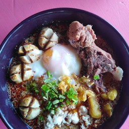 ก๋วยเตี๋ยวหมูต้มยำไข่ออนเซ็น