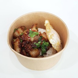 กระเพราหมูกรอบราดข้าว+ไข่ดาว