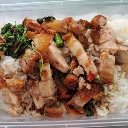 ข้าวราดกะเพราหมูกรอบ